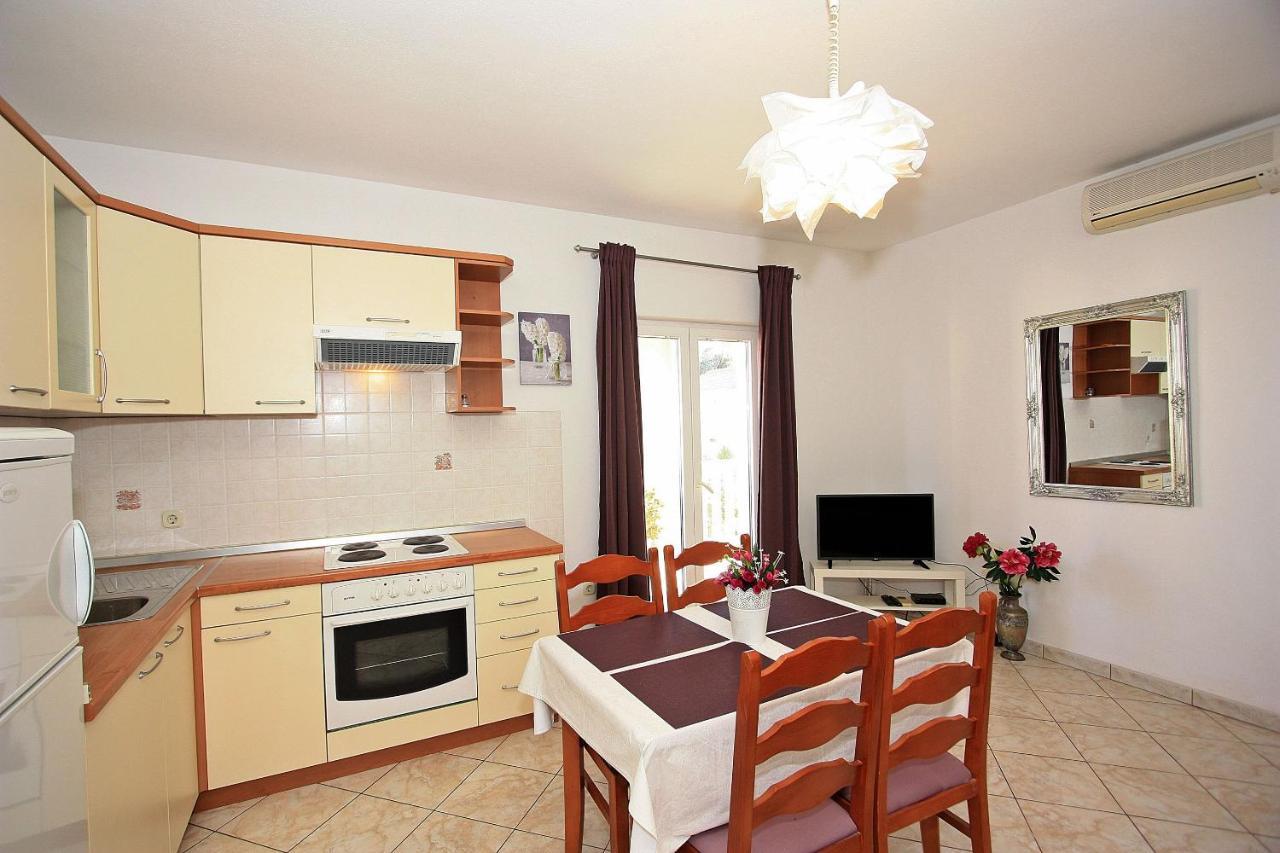 Apartments Mara Supetar Εξωτερικό φωτογραφία