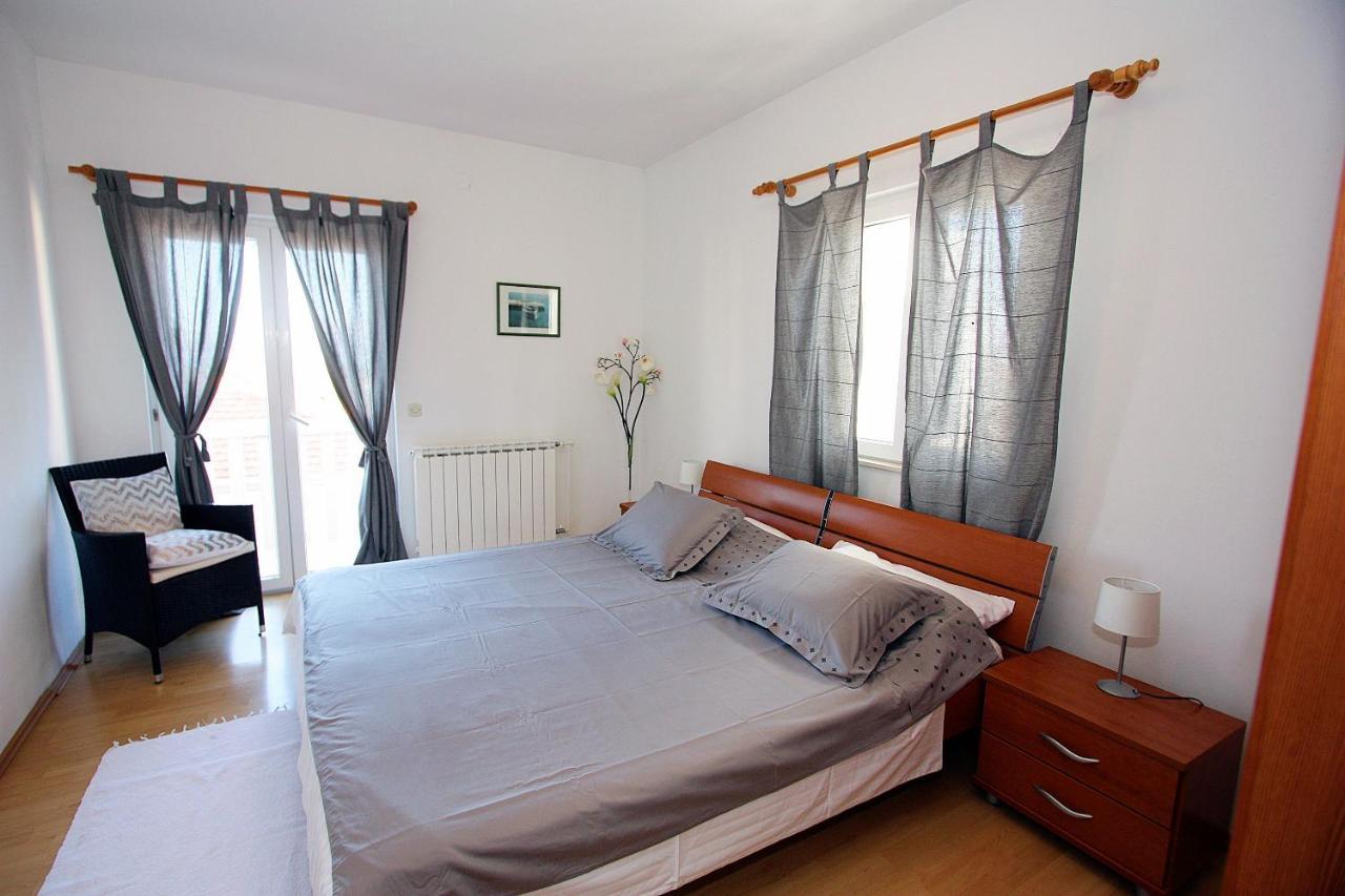 Apartments Mara Supetar Εξωτερικό φωτογραφία