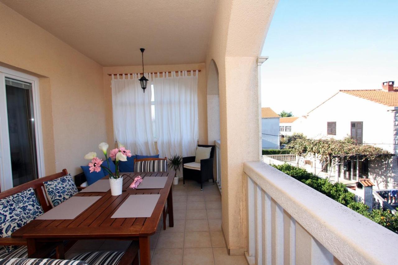 Apartments Mara Supetar Εξωτερικό φωτογραφία