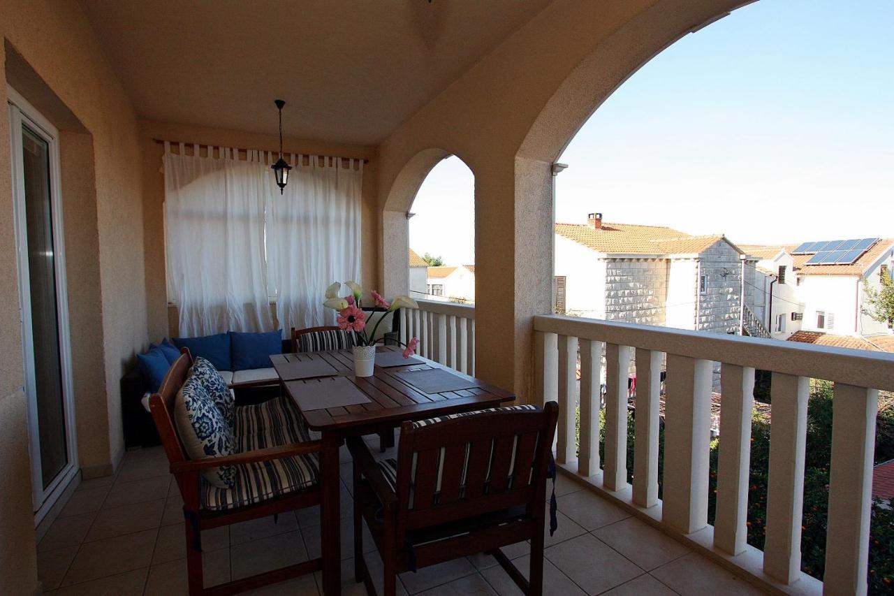 Apartments Mara Supetar Εξωτερικό φωτογραφία