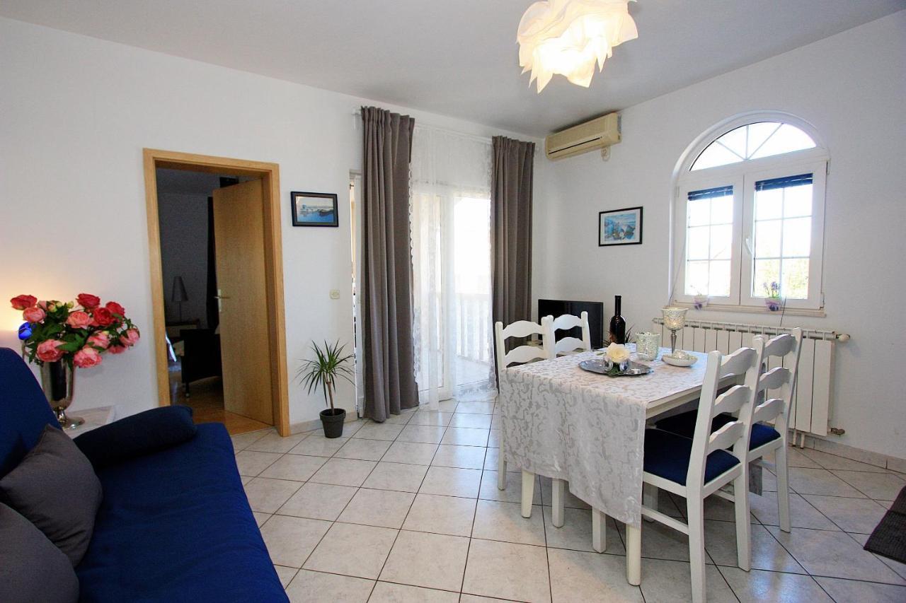 Apartments Mara Supetar Εξωτερικό φωτογραφία